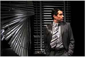 نمایش سنگ‌ها در جیب‌هایش به کارگردانی پارسا پیروزفر از هجدهم شهریور روی صحنه می‌رود