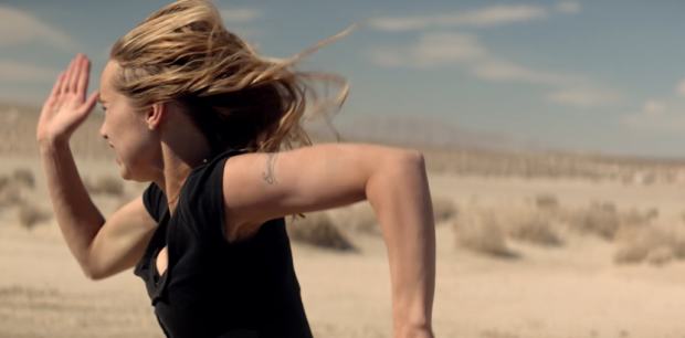 نقد فیلم دسته بد The Bad Batch (آنا لیلی امیرپور): کانیبال آخرالزمانی کارگردان ایرانی الاصل با بازی جیم کری و کیانو ریوز